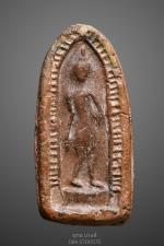 พระพิมพ์ลีลาข้างขีด หลวงพ่อโหน่ง วัดคลองมะดัน อ.สองพี่น้อง จ.สุพรรณบุรี 